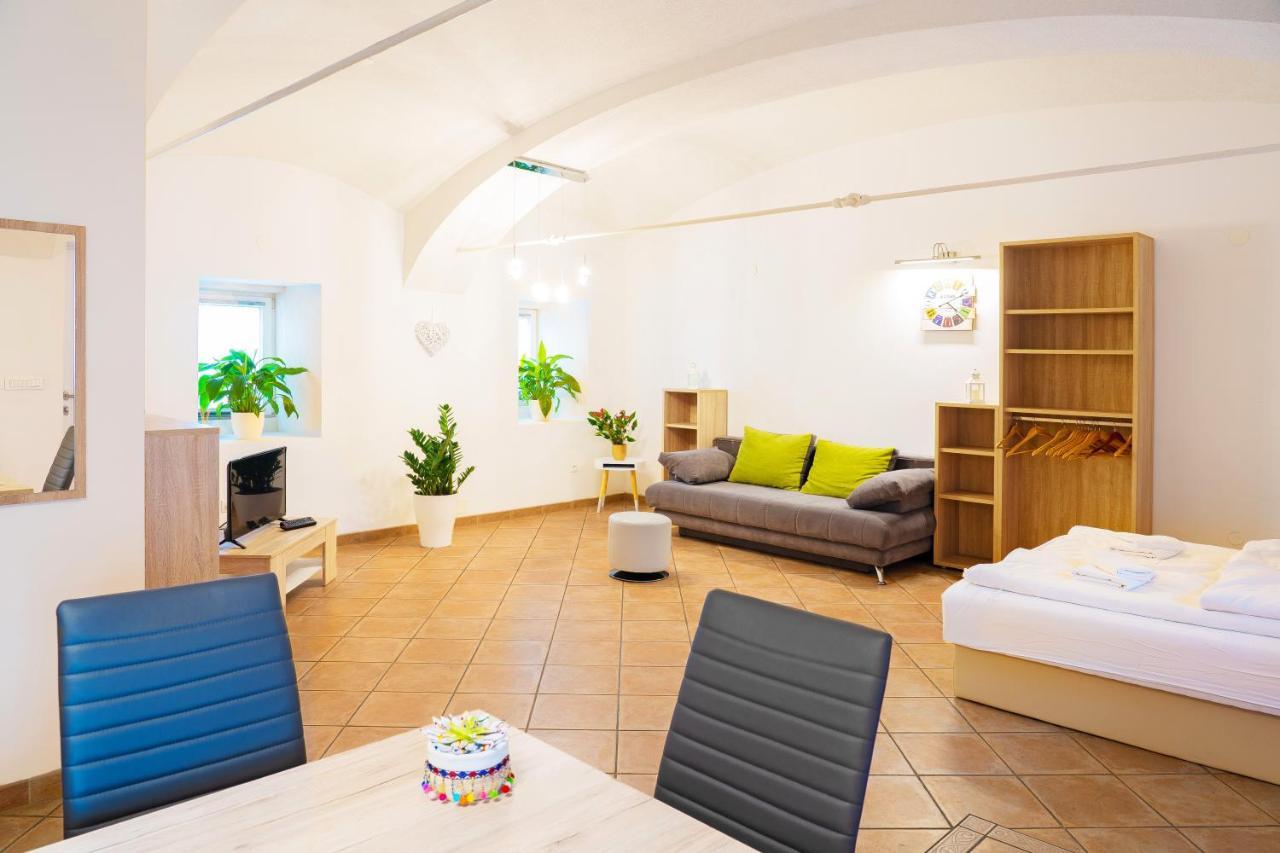 Apartment Pod Velbi ลูบลิยานา ภายนอก รูปภาพ